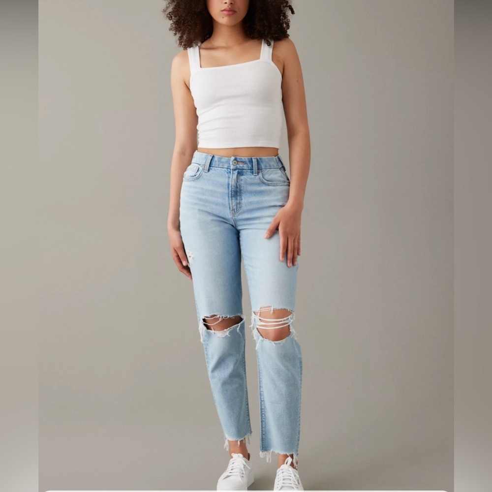 AE Strigid Curvy Ripped Mom Jean